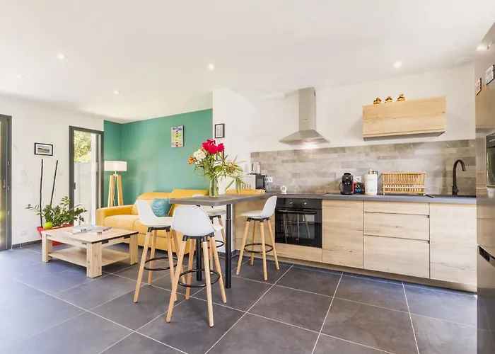 En Briere Avec Jardin Et Terrasse - Fr-1-306-1312 *