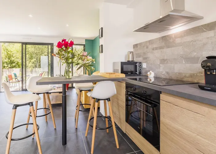 En Briere Avec Jardin Et Terrasse - Fr-1-306-1312 *